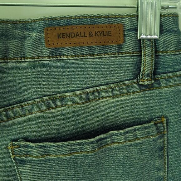 Kendall & Kylie Kurvy Mid Rise Baby Boot Jeans Size 5/6 - Picture 10 of 11